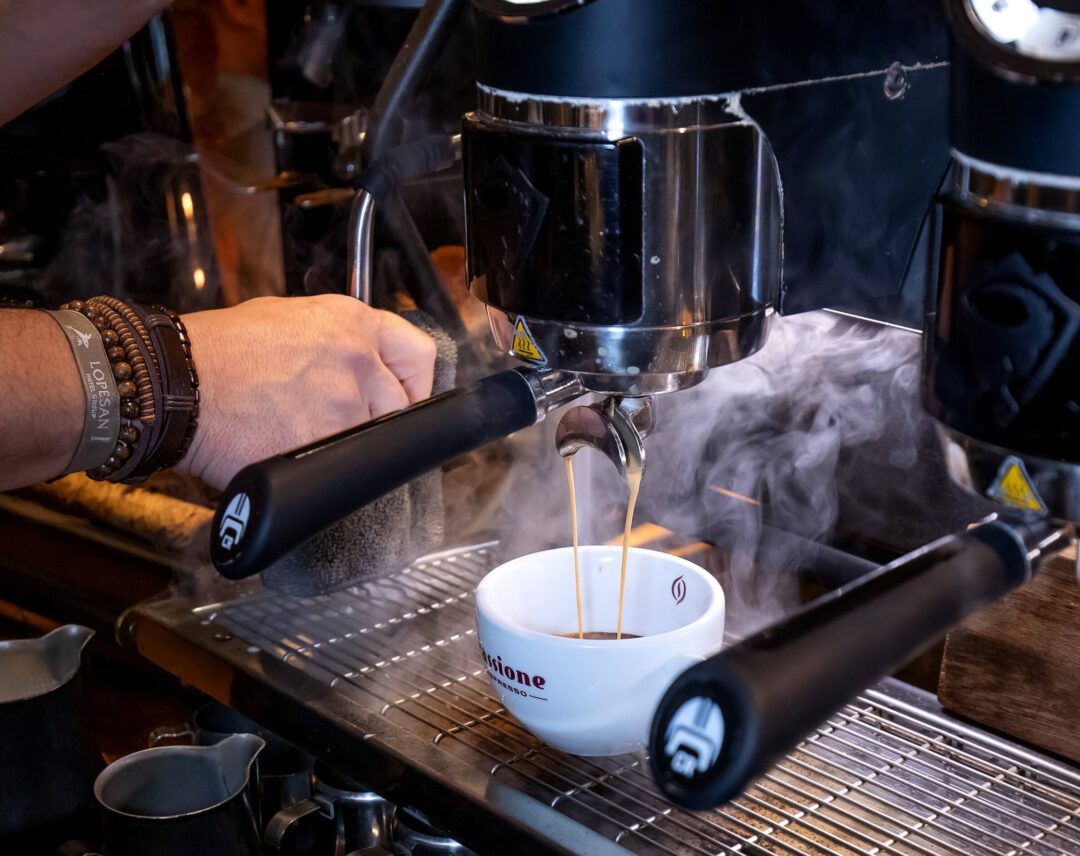 Die Produktfotografie ist ein sehr wichtiger Bereich in der Werbefotografie. Das zu fotografierende Produkt wird vollkommen sachlich dargestellt. Es entstehen also reine Sachaufnahmen.